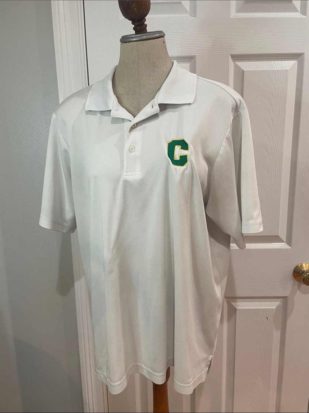 Core 365 white short sleeve polo shirt green letter C patch men’s size M